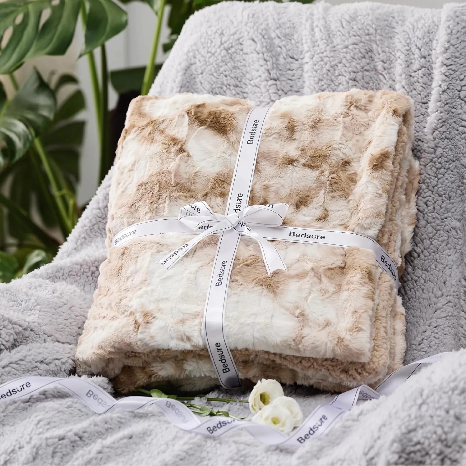 Bedsure Sherpa Blanket Twin Size - Soft, Fuzzy & Fluffy Faux Fur - Warm, Cozy Blanket for Couch, Sofa and Bed, Beige, 60x80 Inches
