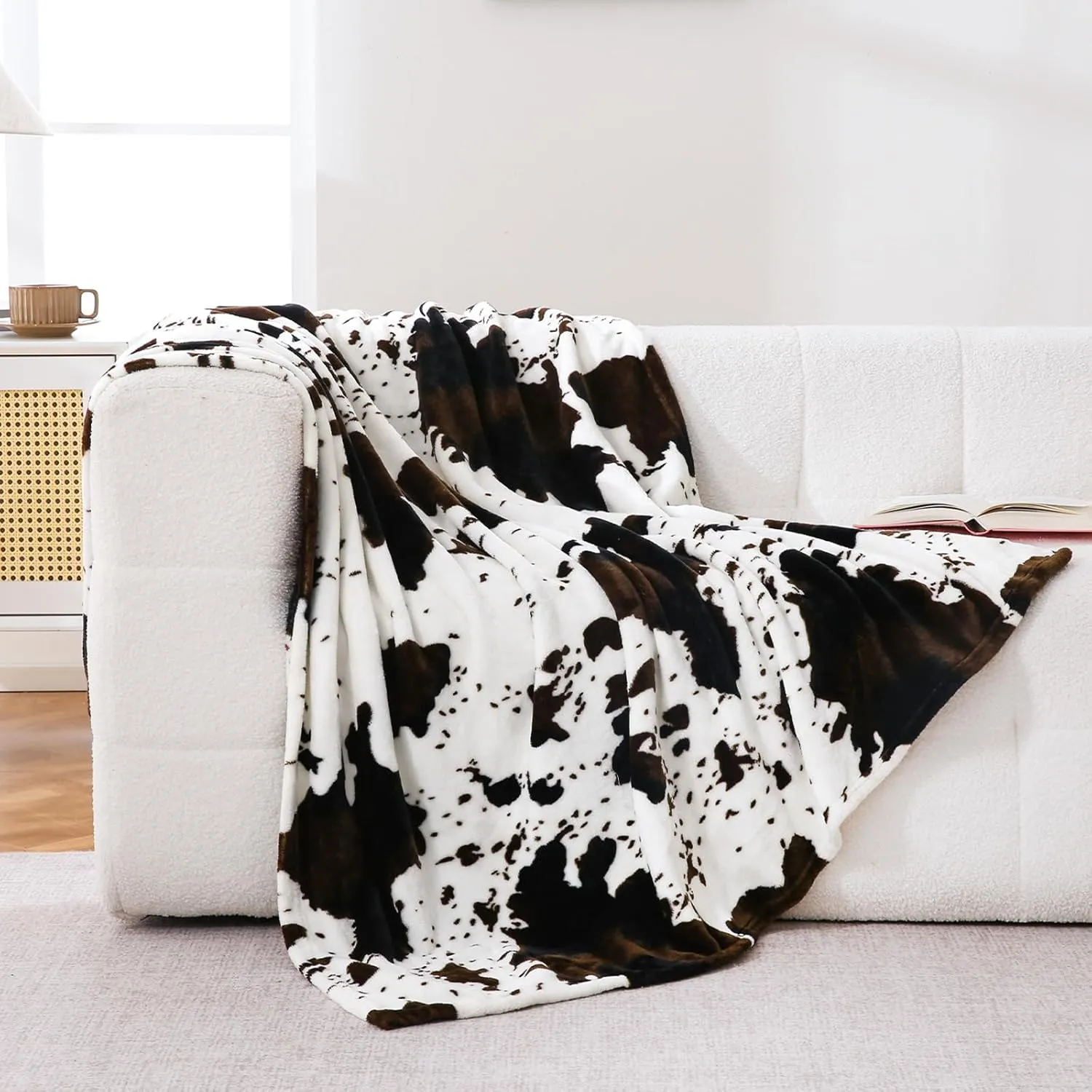 Bnuitland Cute Cow Printed Fleece Flannel Throw Blanket, Super Soft 300 GSM Double Sided Lightweight for Bed Sofa Couch Travel, Fluffy Fuzzy Animal Blanket for Kids/Baby/Pets, 5040 inch