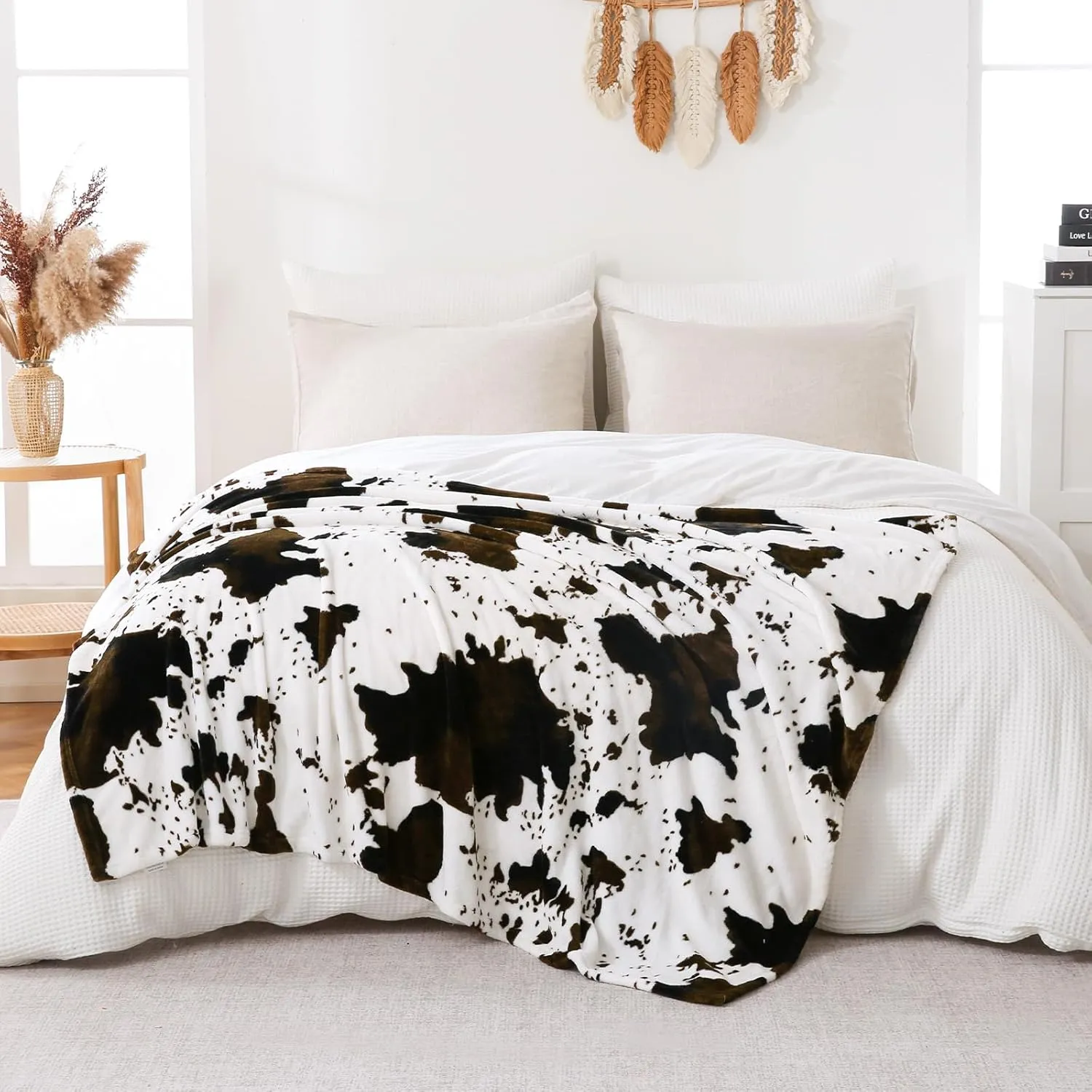 Bnuitland Cute Cow Printed Fleece Flannel Throw Blanket, Super Soft 300 GSM Double Sided Lightweight for Bed Sofa Couch Travel, Fluffy Fuzzy Animal Blanket for Kids/Baby/Pets, 5040 inch