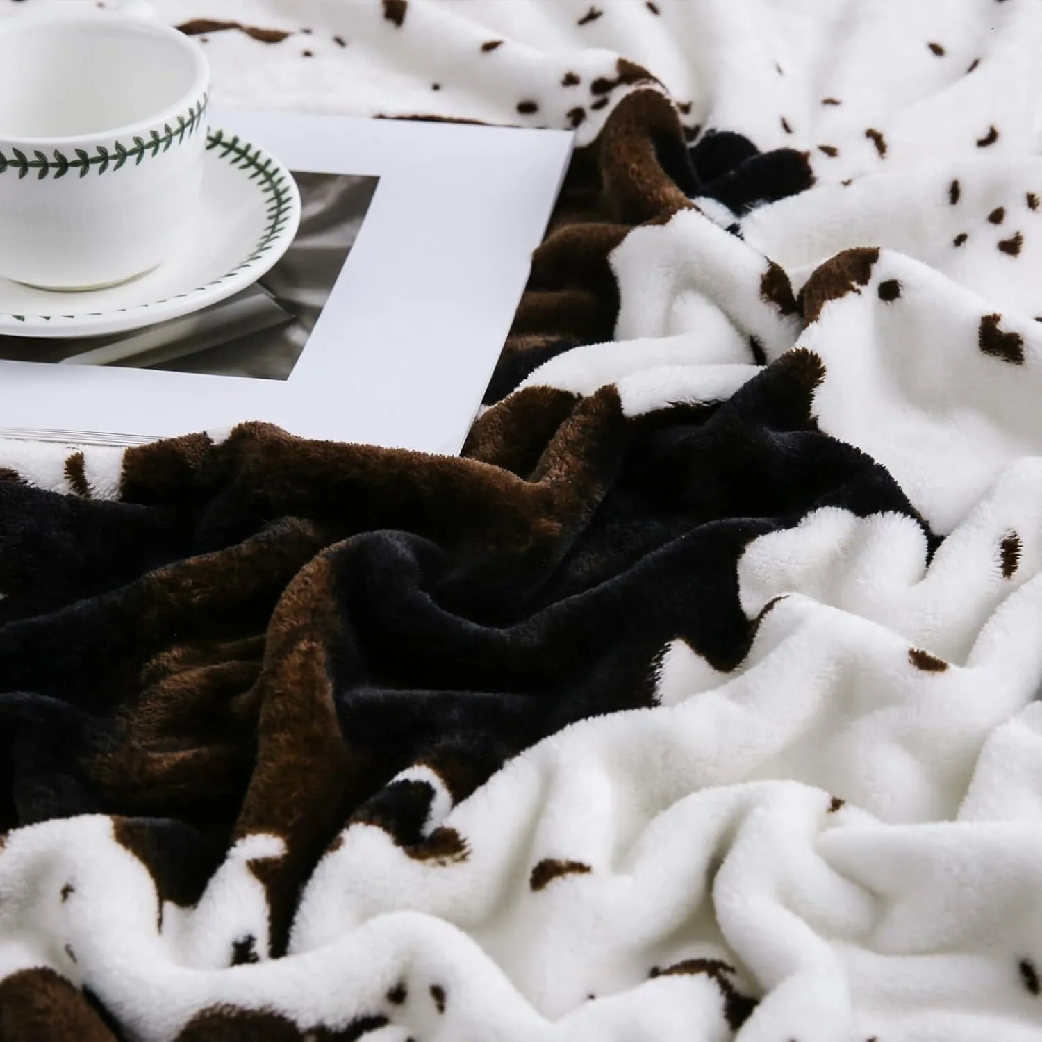 Bnuitland Cute Cow Printed Fleece Flannel Throw Blanket, Super Soft 300 GSM Double Sided Lightweight for Bed Sofa Couch Travel, Fluffy Fuzzy Animal Blanket for Kids/Baby/Pets, 5040 inch