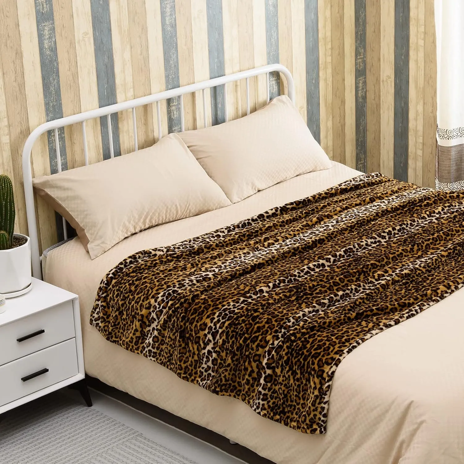 Bnuitland Leopard Print Fleece Flannel Throw Blanket, 300 GSM Double Sided Fuzzy Fluffy Throw for Bed Sofa Couch Travel, Super Soft Lightweight Cheetah Print Blanket for Kids/Baby/Pets, 5040 inch